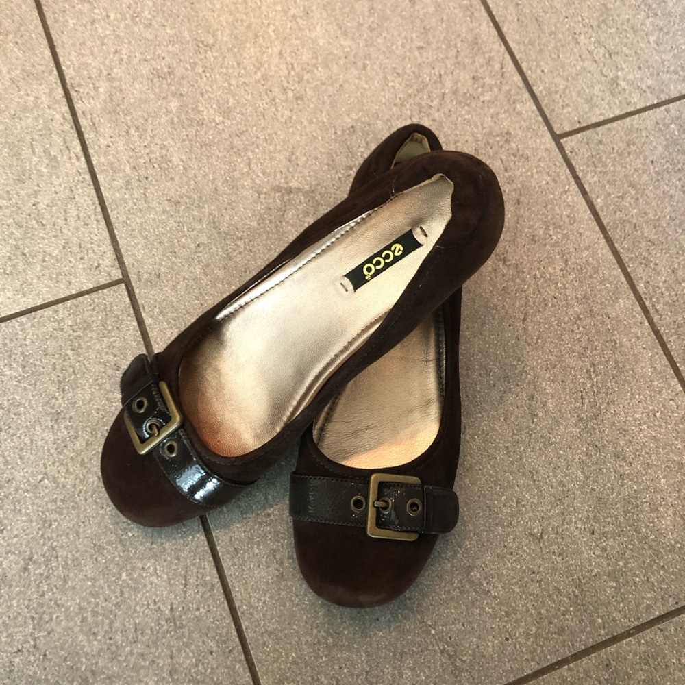 Ecco brown suede flats